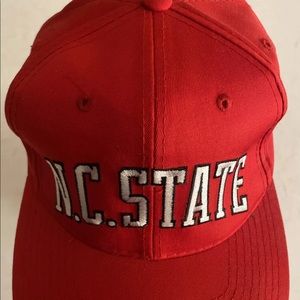 Vintage North Carolina state SnapBack cap. Starter